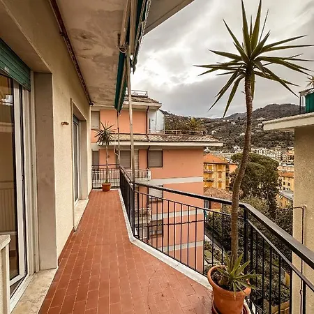 Private Parking A Due Passi Dalla Stazione Rapallo