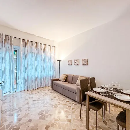 Private Parking A Due Passi Dalla Stazione *