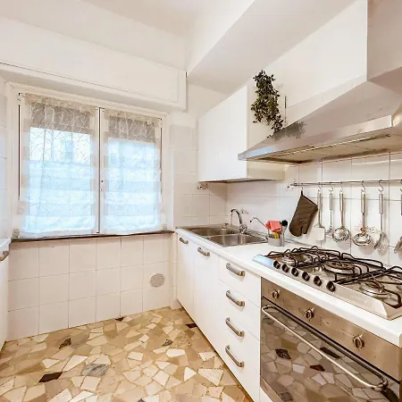 Private Parking A Due Passi Dalla Stazione Apartamento *