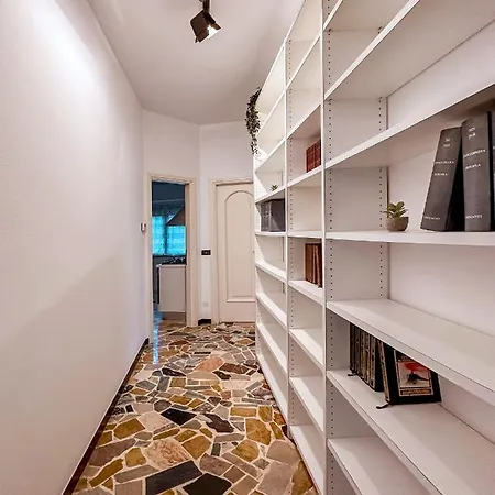 Private Parking A Due Passi Dalla Stazione Apartment