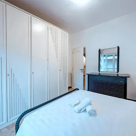 Apartamento Private Parking A Due Passi Dalla Stazione *