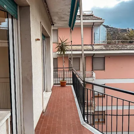 Private Parking A Due Passi Dalla Stazione * ראפאלו